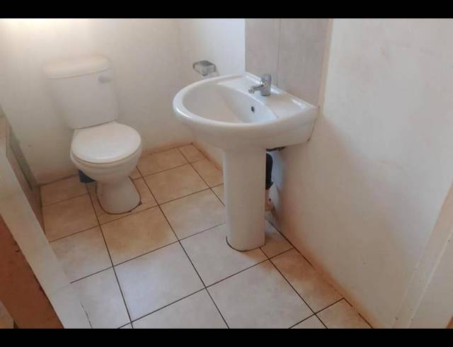 2 BEDROOM HOUSE FOR SALE IN BRAM FISCHERVILLE